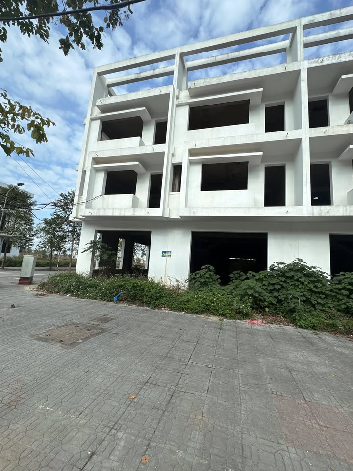 Townhouse Hud4 Sầm Sơn 112m² giá 3.6 tỷ - Sổ đỏ chính chủ, mặt đường Trần Hưng Đạo!