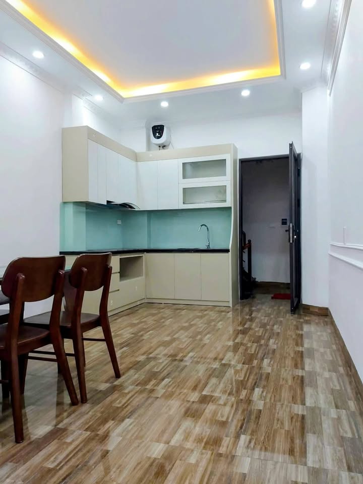 Nhà Pháo Đài Láng - Đống Đa 31m² giá 10.9 tỷ - Sẵn sàng ở ngay!