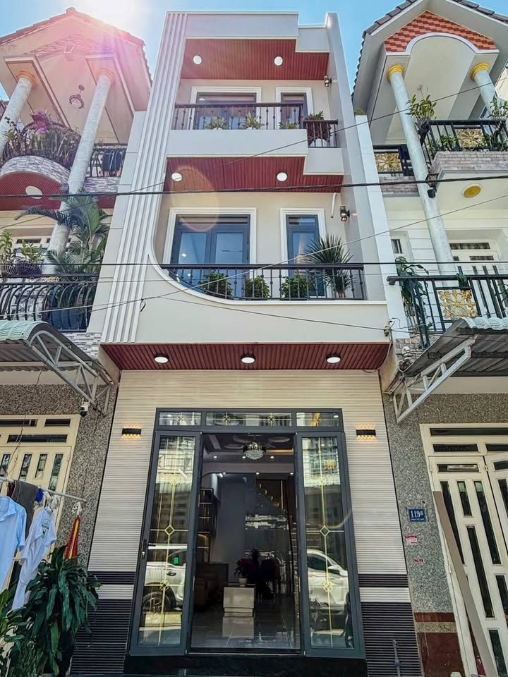 Nhà 3 tầng đường Phạm Thế Hiển, Tân An, 40m² giá 4.5 tỷ - Nhà mới đẹp, đầy đủ nội thất!