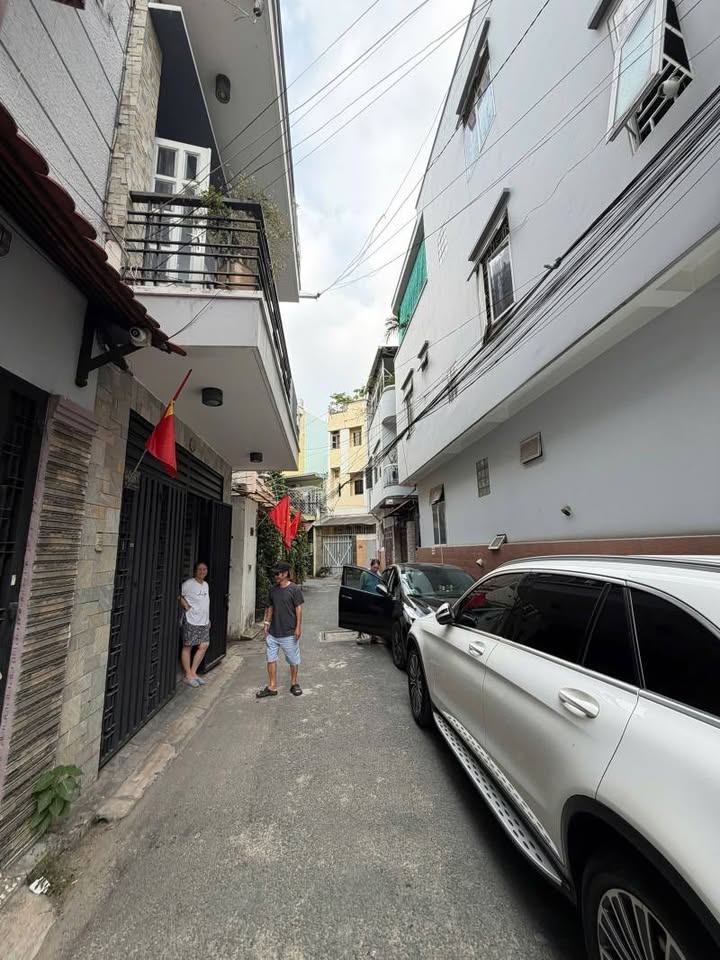 Nhà FrontHouse đường Cộng Hòa, Quận Tân Phú, 200m² giá 14 tỷ - Sổ đỏ sang tên ngay!