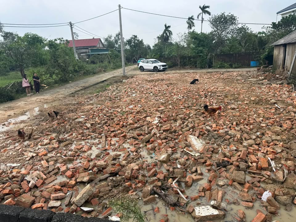 Đất 2 mặt tiền Tổ Dân Phố Tân Hoà, 215m² giá 2 tỷ - Đường thông thoáng, ô tô tránh nhau thoải mái!