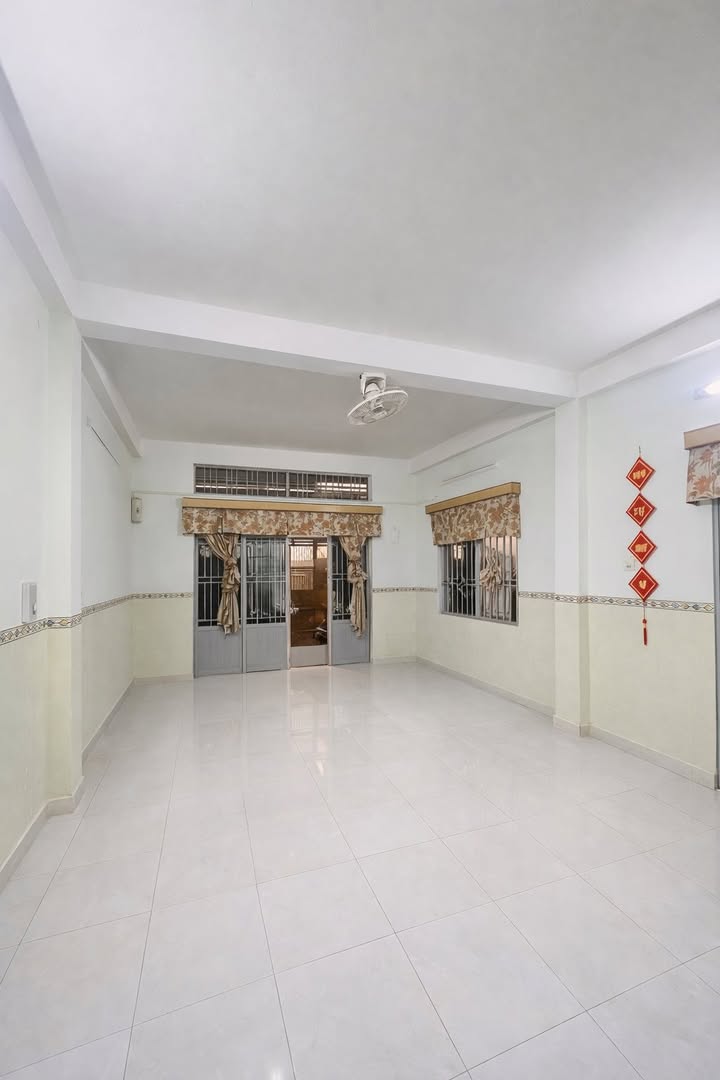 Nhà phố Tân Bình 84m² giá 11.2 tỷ - Ô tô đỗ cửa, gần chợ Tân Bình!