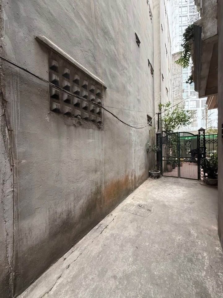 Nhà 5 tầng Võ Chí Công, Cầu Giấy 35m² giá 8 tỷ - Tiện nghi đầy đủ, sổ đỏ chính chủ!