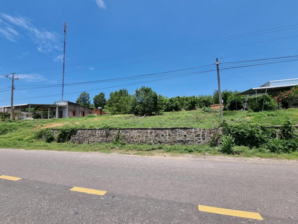 Đất mặt tiền đường 715, Phan Thiết 1200m², giá 3.2 tỷ - View đẹp, gần sân bay!