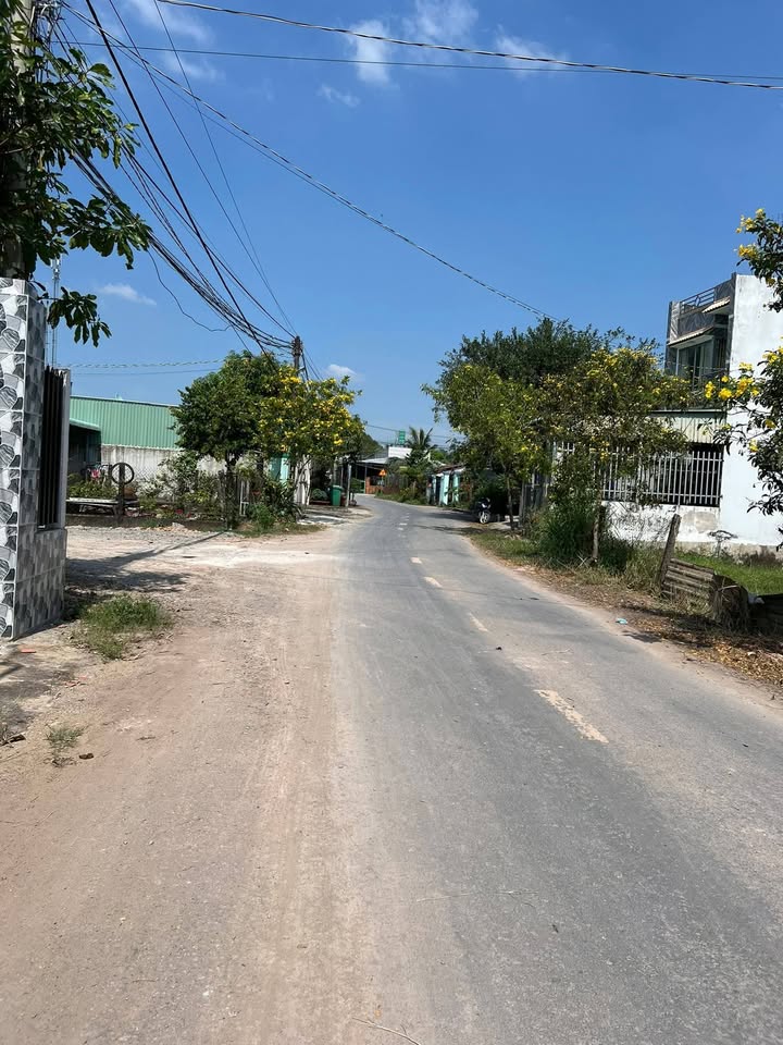 Nhà phố mặt tiền nhựa Huyện Củ Chi 155m² giá 1.95 tỷ - Cơ hội đầu tư hấp dẫn!