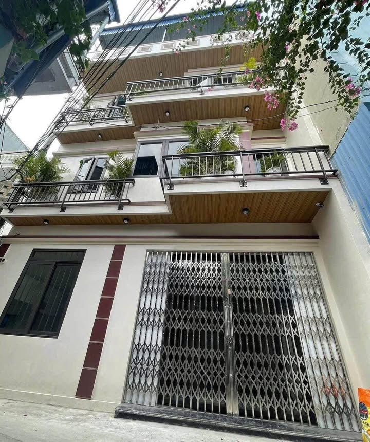 Nhà 3,5 tầng đường Cù Chính Lan 41m² giá 2,3 tỷ - Ô tô vào tận cửa!