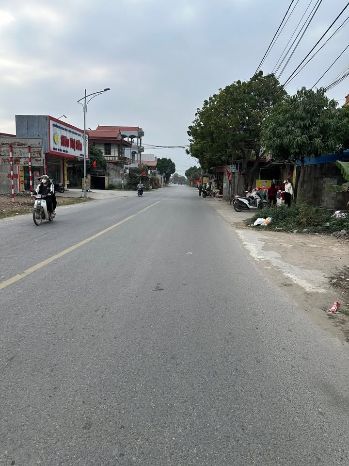 Đất nền Huyện Ý Yên 111.2m² giá 2.8 tỷ - Mặt tiền quốc lộ sầm uất!