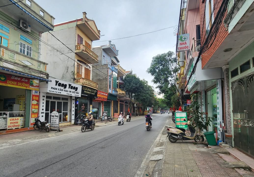 Nhà phố kinh doanh 3 tầng tại Vũ Thư 25m² giá 2 tỷ - Mặt tiền 4m nở hậu!
