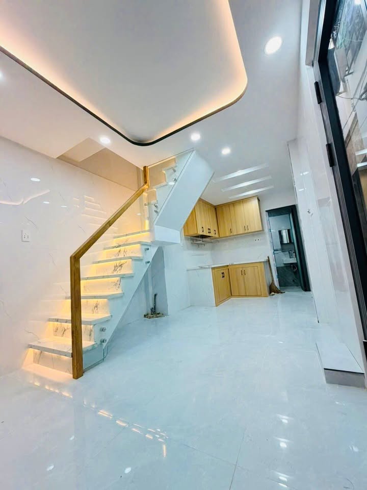 Nhà mới bán Quận 10 18m² giá 3.1 tỷ - Sổ hồng riêng, hoàn công đầy đủ!