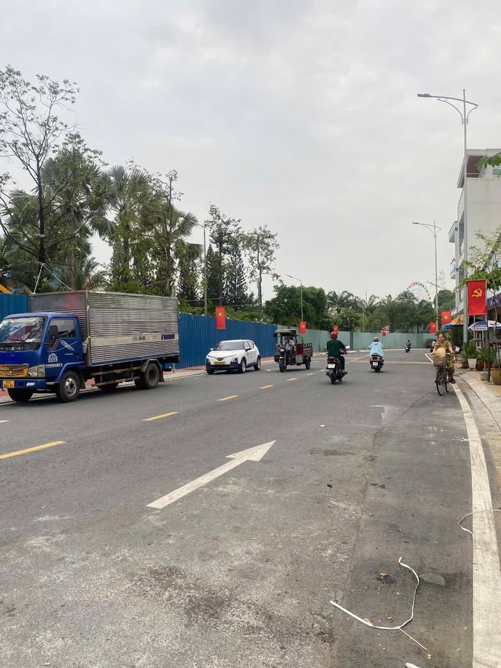 Nhà phố mặt tiền Lạc Long Quân, Quận 11, 79m² giá 11,6 tỷ - Kinh doanh sầm uất!