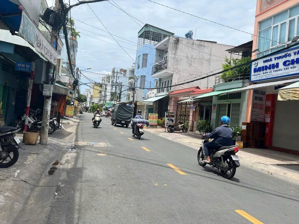 Nhà phố mặt tiền Phan Thị Hành, Tân Phú 90m² giá 11.8 tỷ - Kinh doanh thuận lợi!