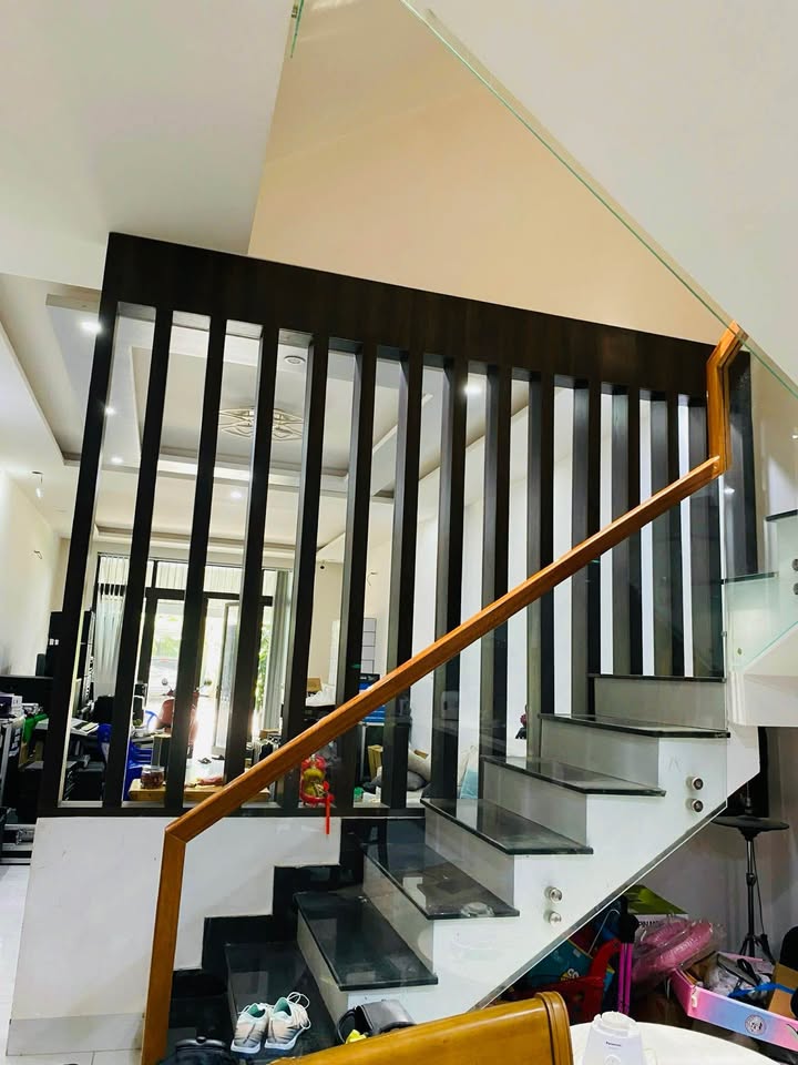 Bán nhà FrontHouse 3 tầng Đường Thanh Lương, Hoà Xuân 100m² - Giá chỉ 8.2 tỷ!