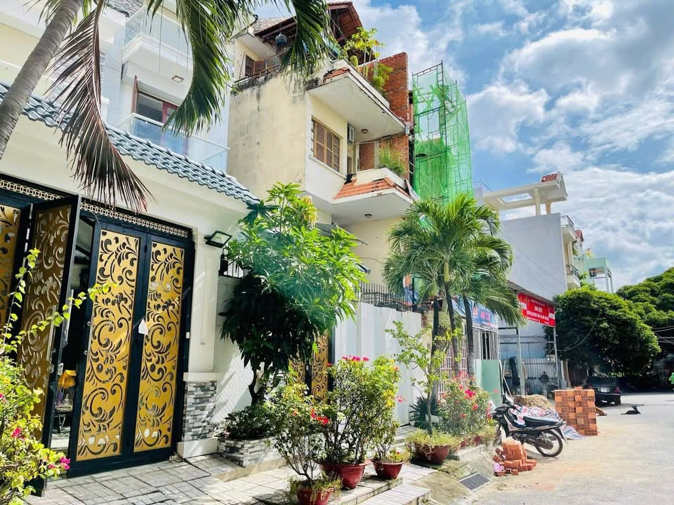 Nhà phố 243 Đường Chu Văn An, Quận Bình Thạnh, 144.3m² - Sang trọng và đẳng cấp!