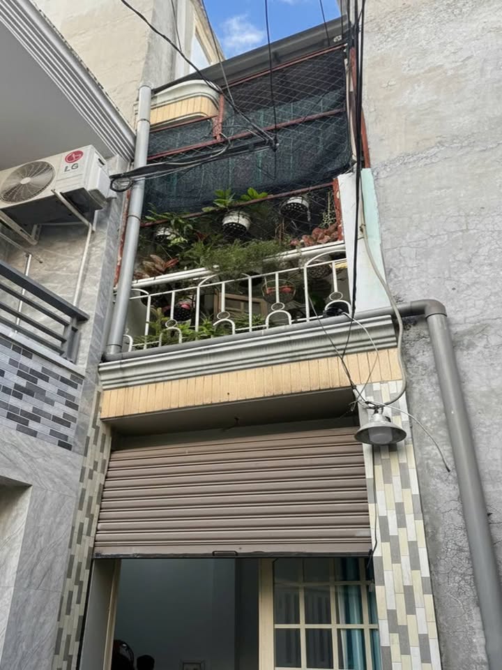 Nhà phố Nguyễn Kiệm Gò Vấp 33m² giá 3 tỷ - Sổ hồng chính chủ, 3 tầng tiện nghi!