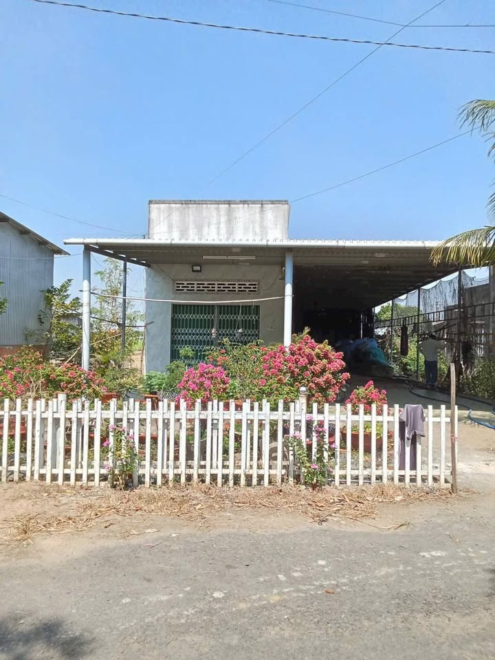 Nhà mặt tiền kênh Trần Văn Dõng, Gò Công Đông, 780m² - Giá chỉ 2.5 tỷ, vào ở ngay!