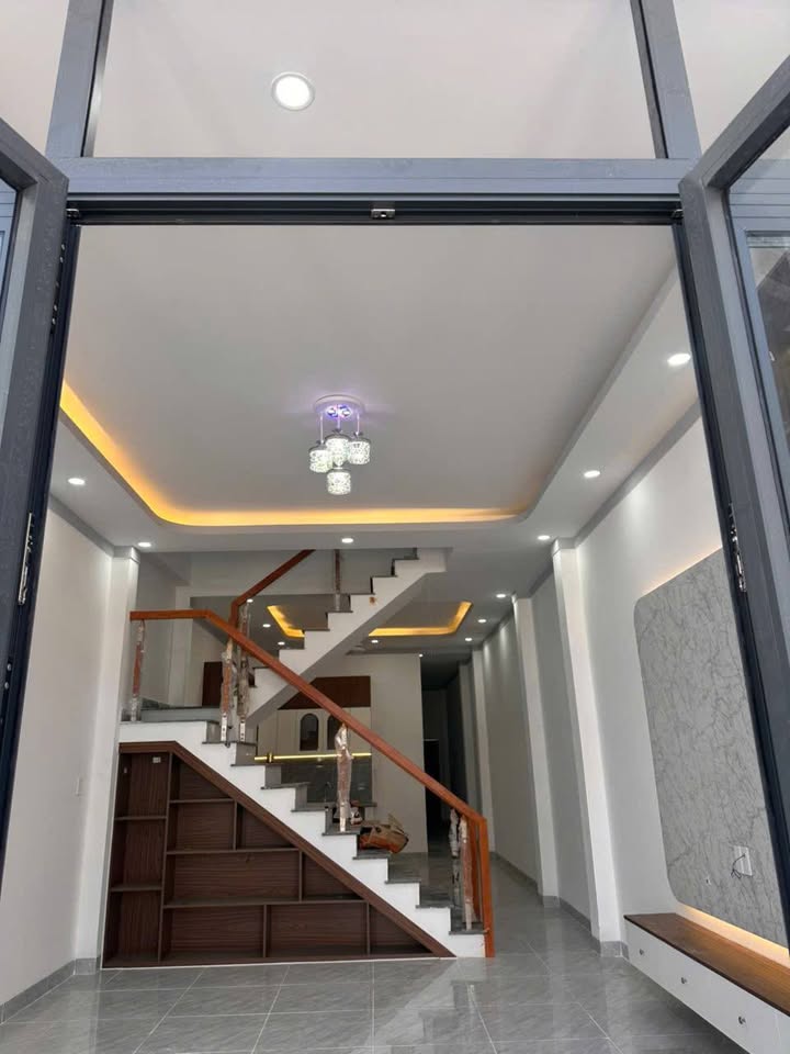 Nhà 1 trệt 1 lầu Thới Hòa, 100m² giá 2.5 tỷ - Tặng full nội thất!