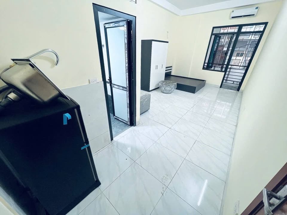 Phòng cho thuê tại Dịch Vọng Hậu, 30m² - Nhà mới đẹp, gần trường đại học
