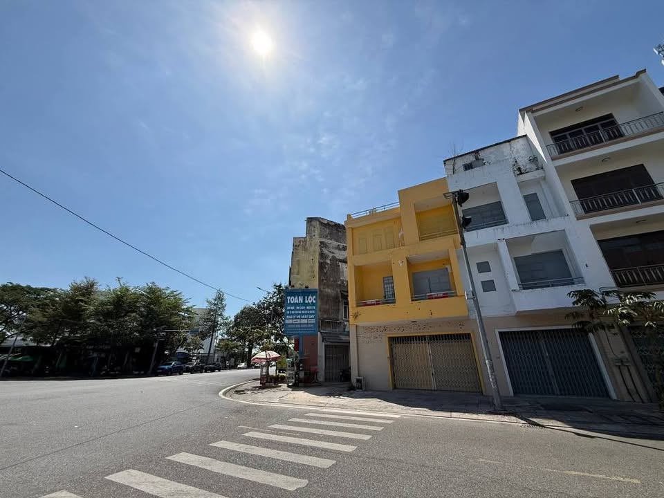 Nhà liền kề mặt tiền Ngô Gia Tự, Bà Rịa 136m² giá 13.6 tỷ - Đầu tư sinh lời ngay!