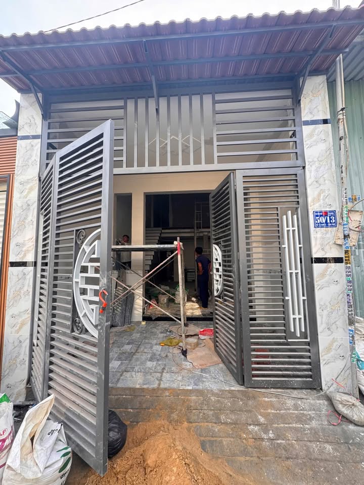 Nhà cấp 4 gác lửng phường Tân Đông Hiệp 58m² giá 2.05 tỷ - Gần chợ và tiện ích đầy đủ!