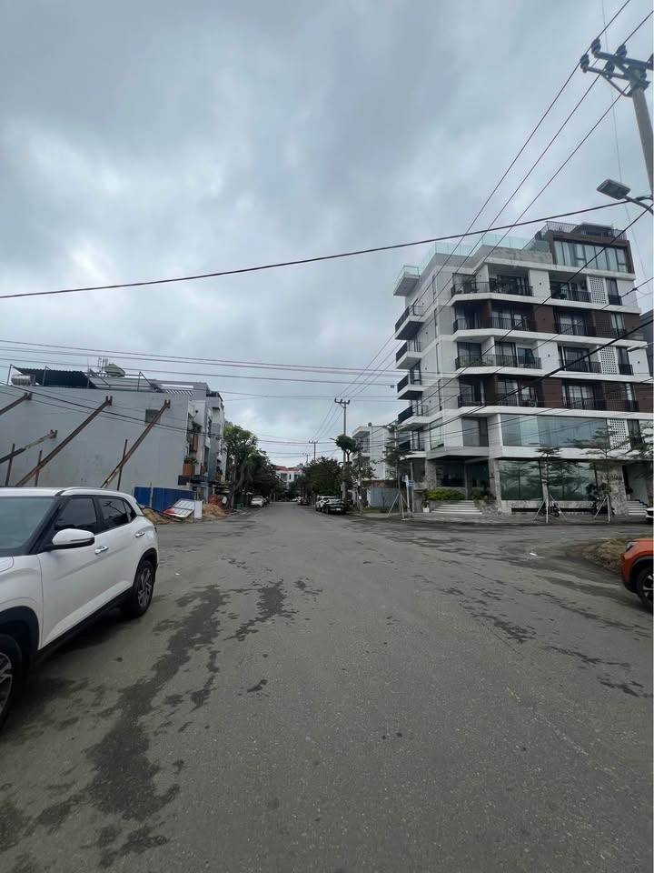 Lô đất mặt tiền Đường Lý Nhật Quang 98m² giá 9 tỷ - Tặng nhà cấp 4 cho thuê 9 triệu/tháng!