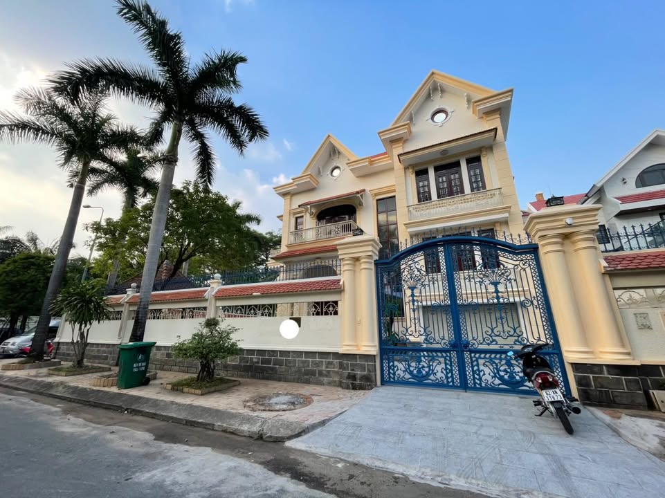 Villa cho thuê tại Thảo Điền, 528m² - Hồ bơi & sân vườn rộng rãi!