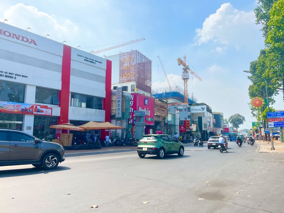 Nhà mặt tiền Võ Văn Ngân, Thủ Đức 443.8m² giá 100 tỷ - Đầu tư sinh lời hấp dẫn!