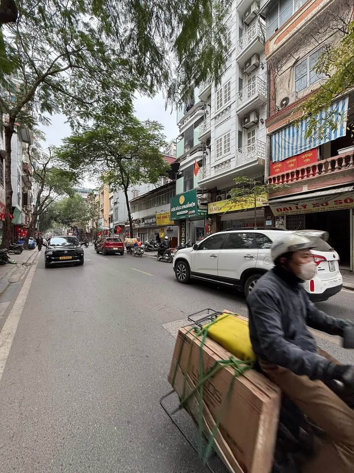 Nhà mặt phố Thụy Khuê 36m² giá 21 tỷ - Kinh doanh sầm uất ngay trung tâm Tây Hồ!