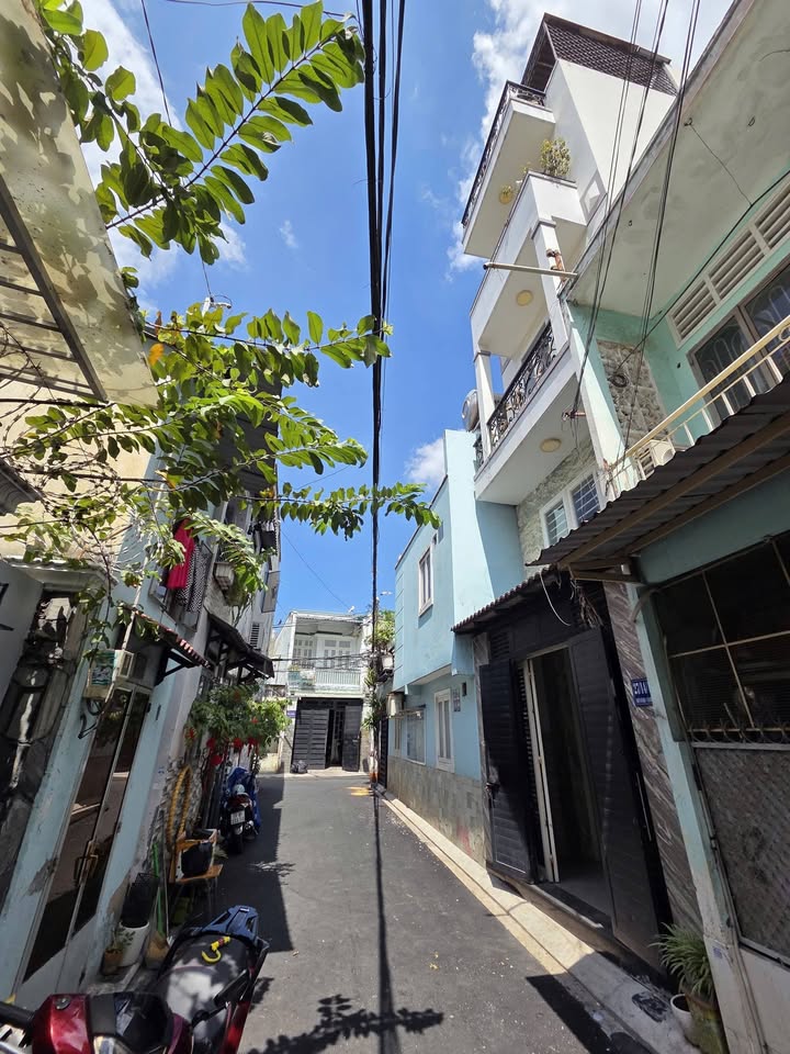 Nhà phố Tân Sơn Nhì, Quận Tân Phú, 23m² giá 5.7 tỷ - Sẵn sàng vào ở ngay!