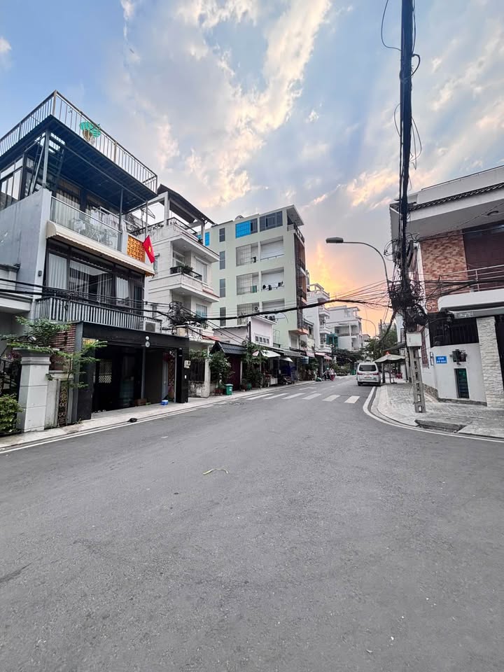 FrontHouse mặt tiền đường 12m Quận 7 giá 9 tỷ - Kinh doanh sầm uất!