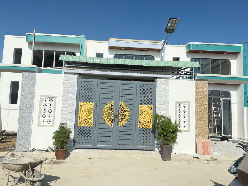 Nhà đẹp tại Phường Long Hưng, 100m² giá 2.449 tỷ - Sẵn sàng vào ở ngay!