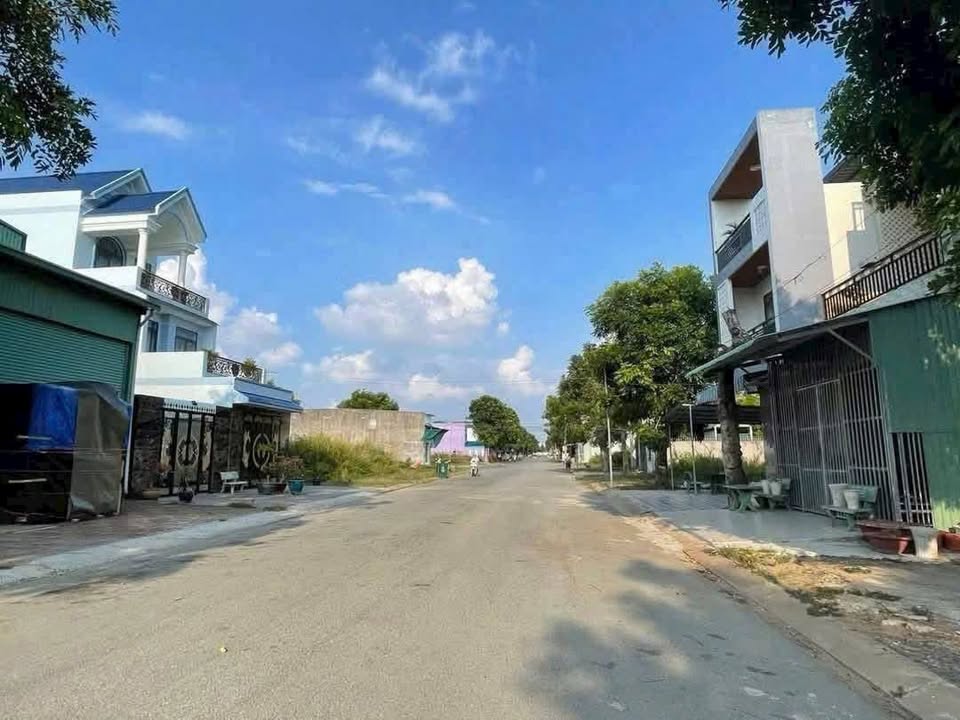 Đất nền KDC Hoàng Long Bến Lức 110m² giá 2.35 tỷ - Vị trí đắc địa gần KCN