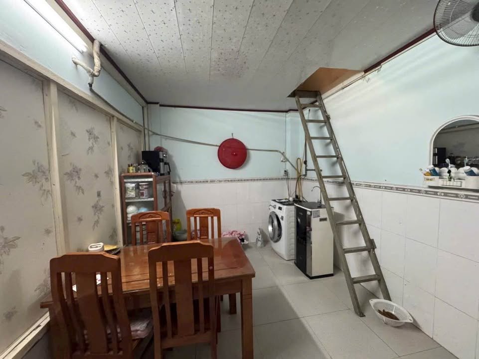 Nhà cấp 4 có gác lửng Tân Hiệp 100m² giá 3.05 tỷ - Hàng hiếm gần chợ!