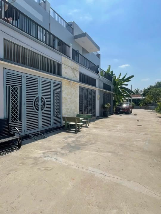 Nhà phố Bình Chánh 82m² giá 3.6 tỷ - Sổ hồng chính chủ, ô tô đậu trước nhà!
