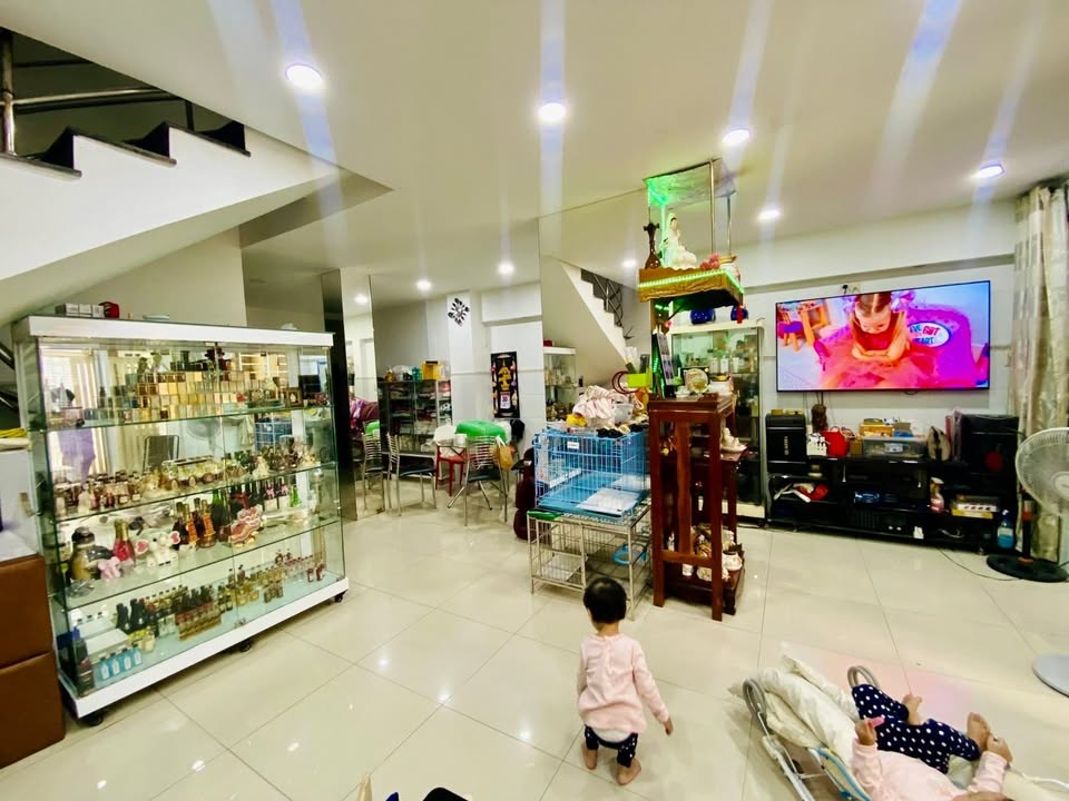 Nhà riêng Nguyễn Văn Linh, Quận 7 78m² giá 14 tỷ - Hẻm xe hơi 6m thông thoáng