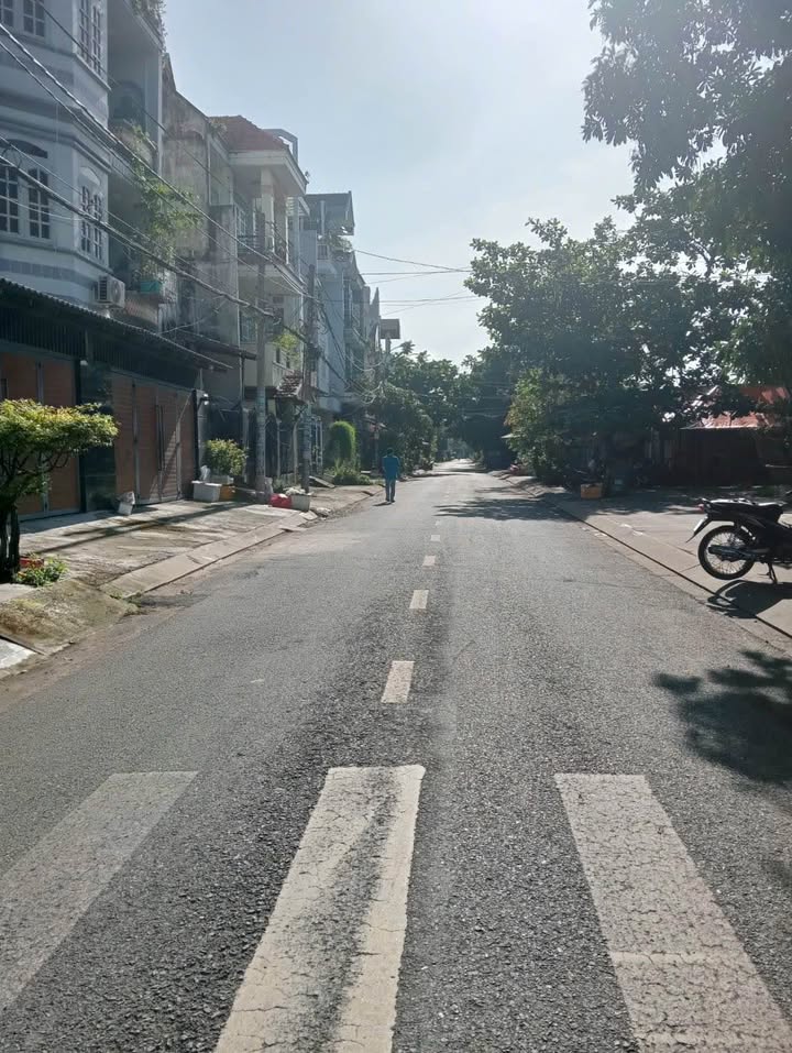 Nhà 3 tầng KDC Bình Hưng, 96m² giá 9.9 tỷ - Sẵn sàng vào ở ngay!