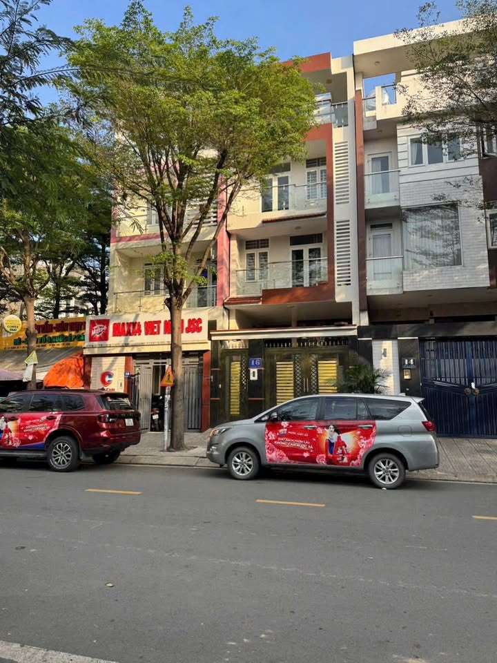 Townhouse Đường Hiệp Bình Thủ Đức 95m² giá 15 tỷ - Thiết kế sang trọng, phong thủy tài lộc!