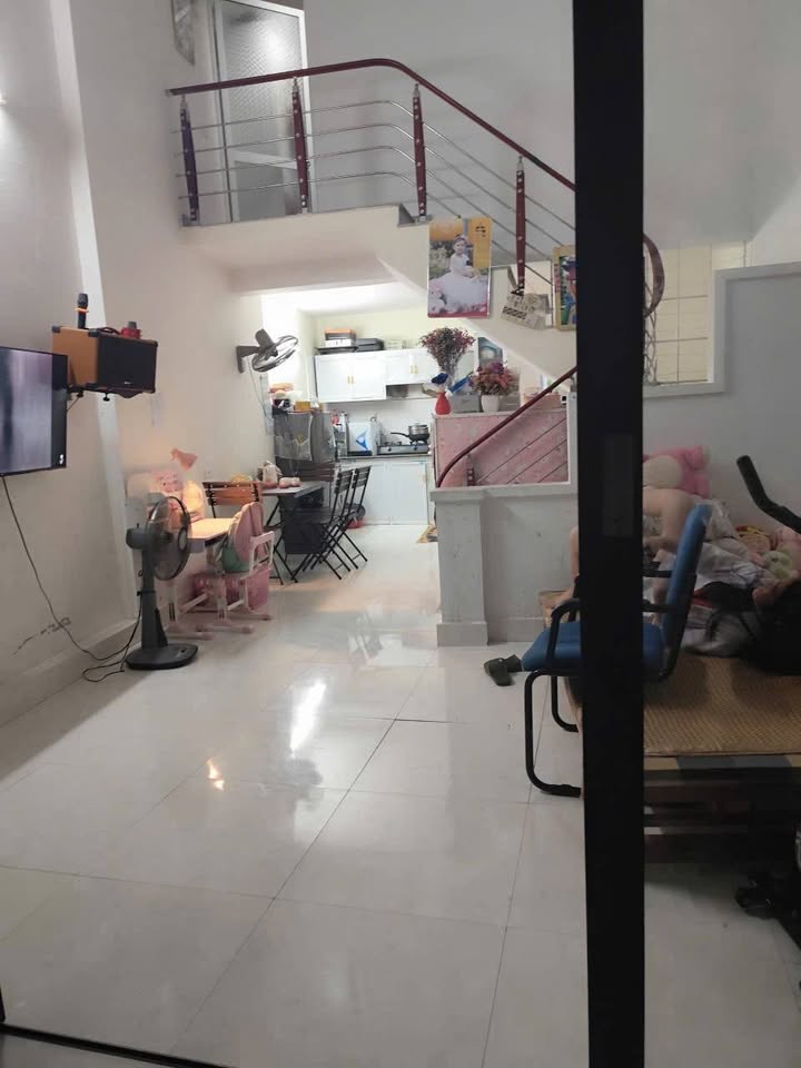 Nhà bán tại Tổ dân phố Đông Lãm, Quận Dương Kinh, 44m² - Nhà kiên cố, gần chợ và trường học!