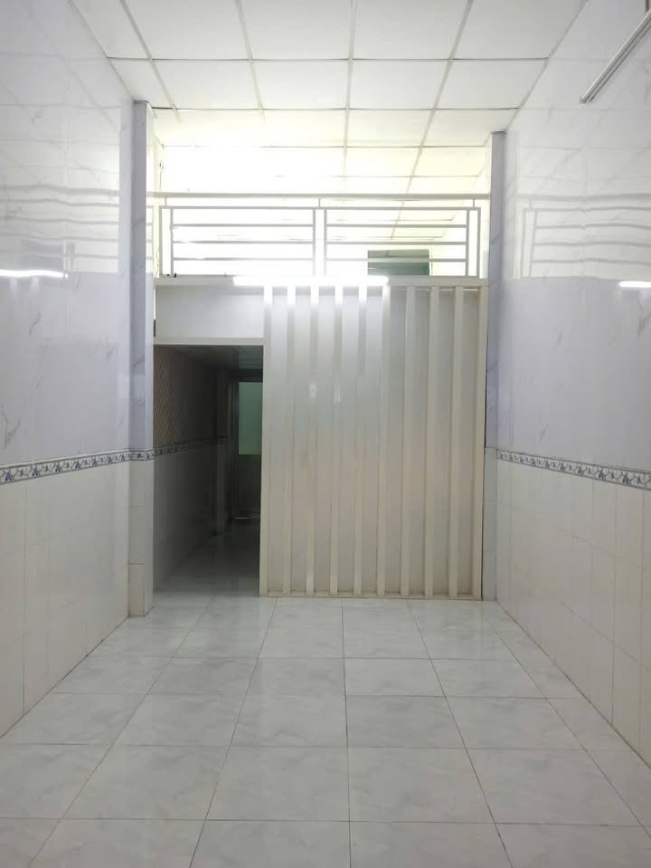 Nhà bán chính chủ Hóc Môn 51m² giá 1.15 tỷ - Sân để xe thoải mái!