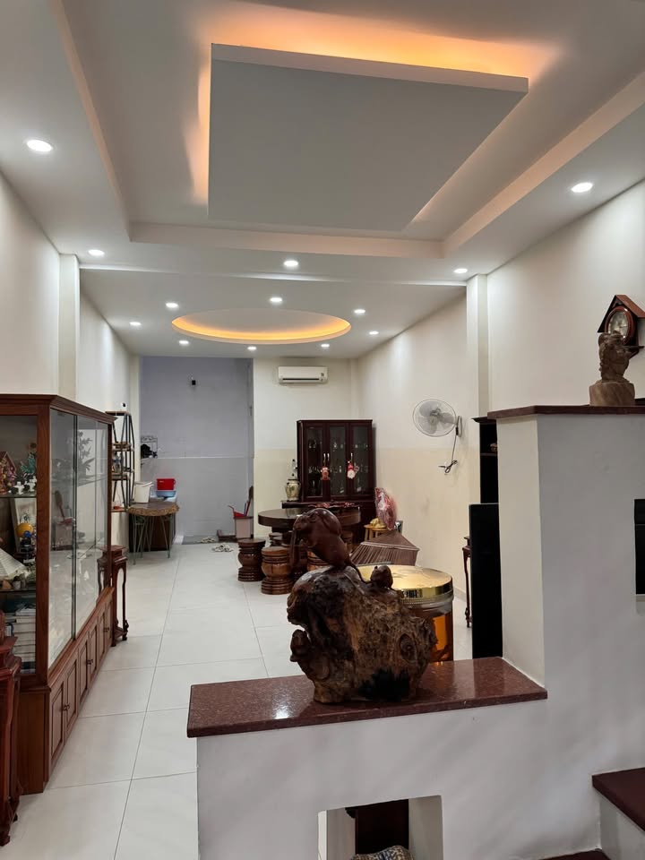 Nhà riêng Tân Phú 90m² giá 9.5 tỷ - Sổ hồng chính chủ, hẻm 7m xe hơi