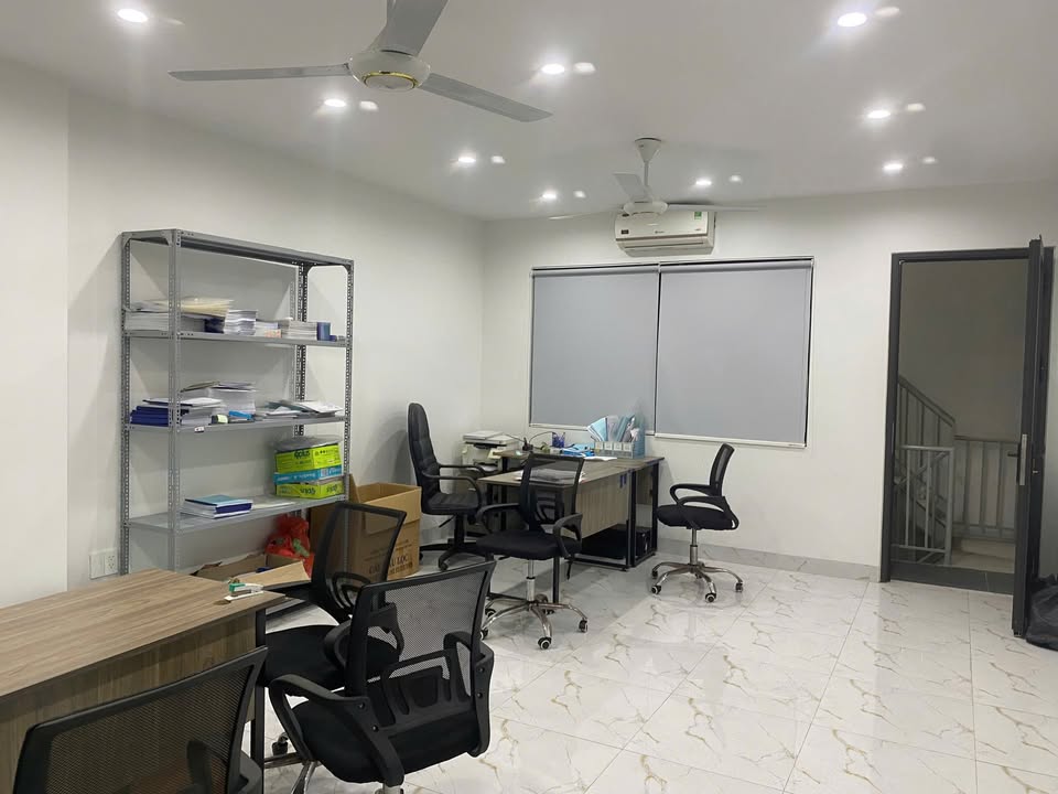 Cho thuê văn phòng liền kề Văn Phú Hà Đông 30m² - Sẵn sàng vào làm việc!