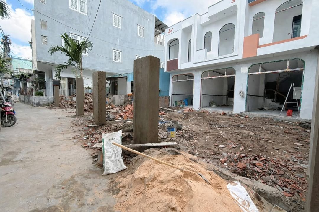 Nhà 2 tầng đường Lê Đại Hành, Quy Nhơn 102m² giá 2.95 tỷ - Thiết kế đẹp, vào ở ngay!