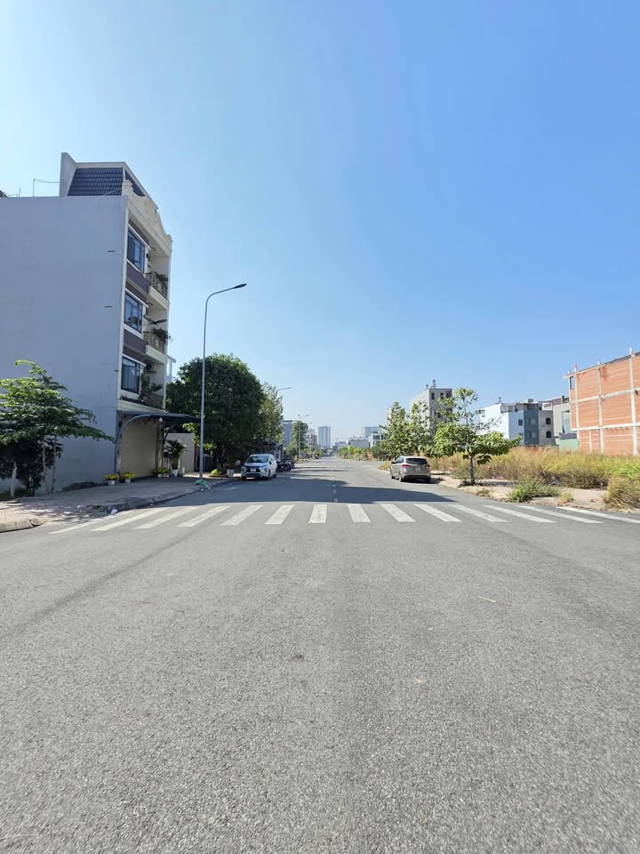 Đất nền KDC Phú Hồng Thịnh 10 Dĩ An 67m² giá 5.5 tỷ - Lô góc 2 mặt tiền!