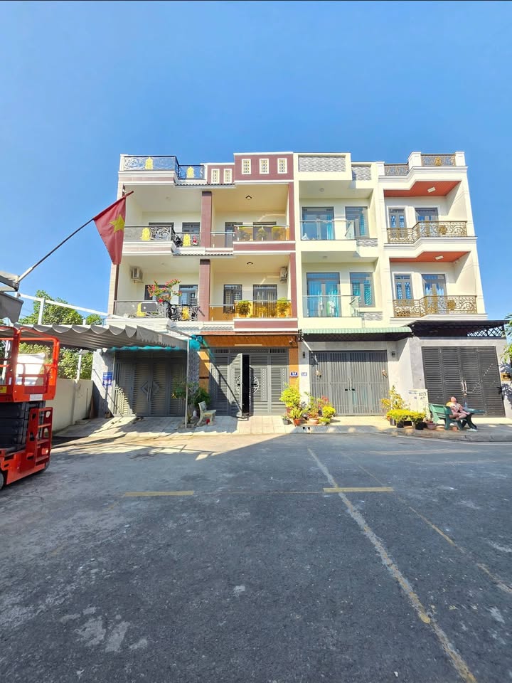 Nhà phố Tân Đông Hiệp 62.6m² giá 5.35 tỷ - Sổ hồng hoàn công, ô tô vào tận nhà!