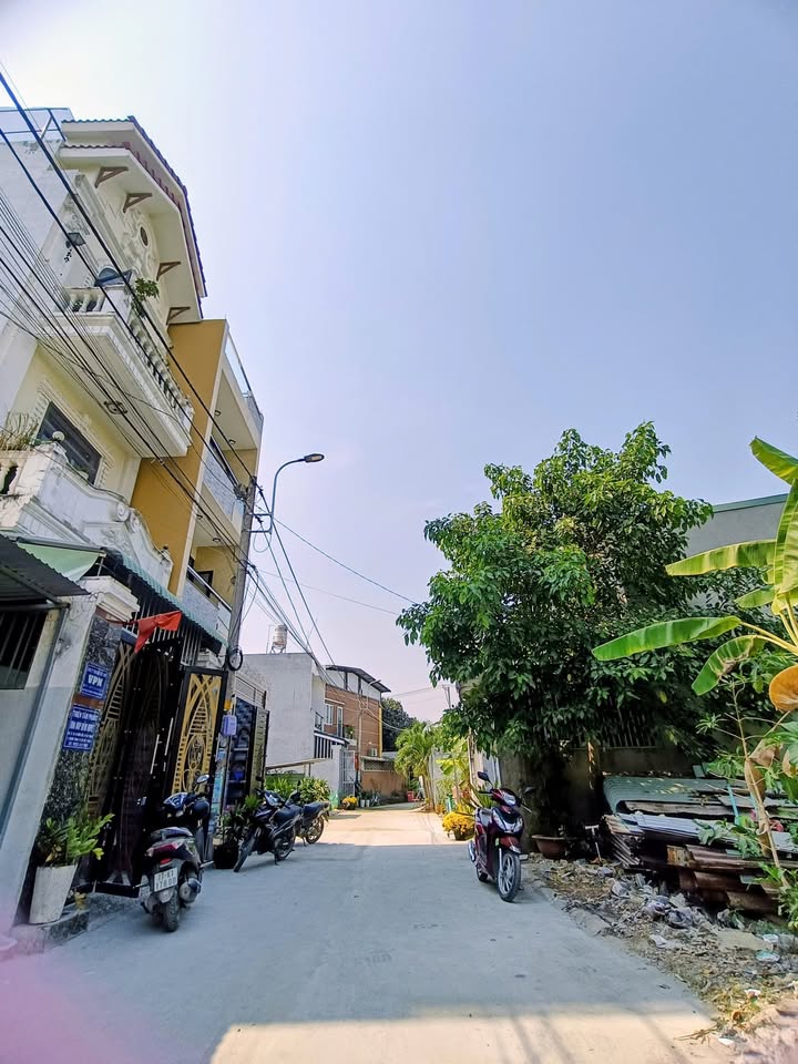 Đất nền Đông Tăng Long 63m² giá 3.6 tỷ - Đường thông thuận tiện!