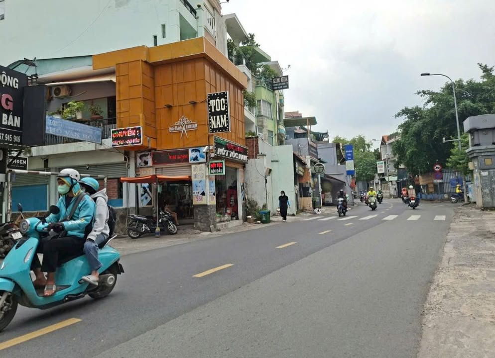 Nhà mặt tiền đường Thích Quảng Đức, Phú Nhuận 63m² giá 13.5 tỷ - Góc 2 mặt tiền