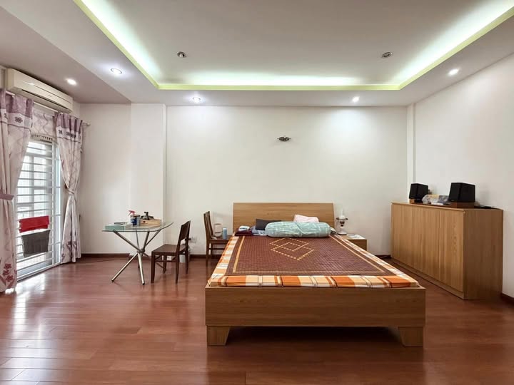 Nhà phố 4 tầng đường Thích Quảng Đức, Phú Nhuận 134m² giá 21 tỷ - Thang máy hiện đại!