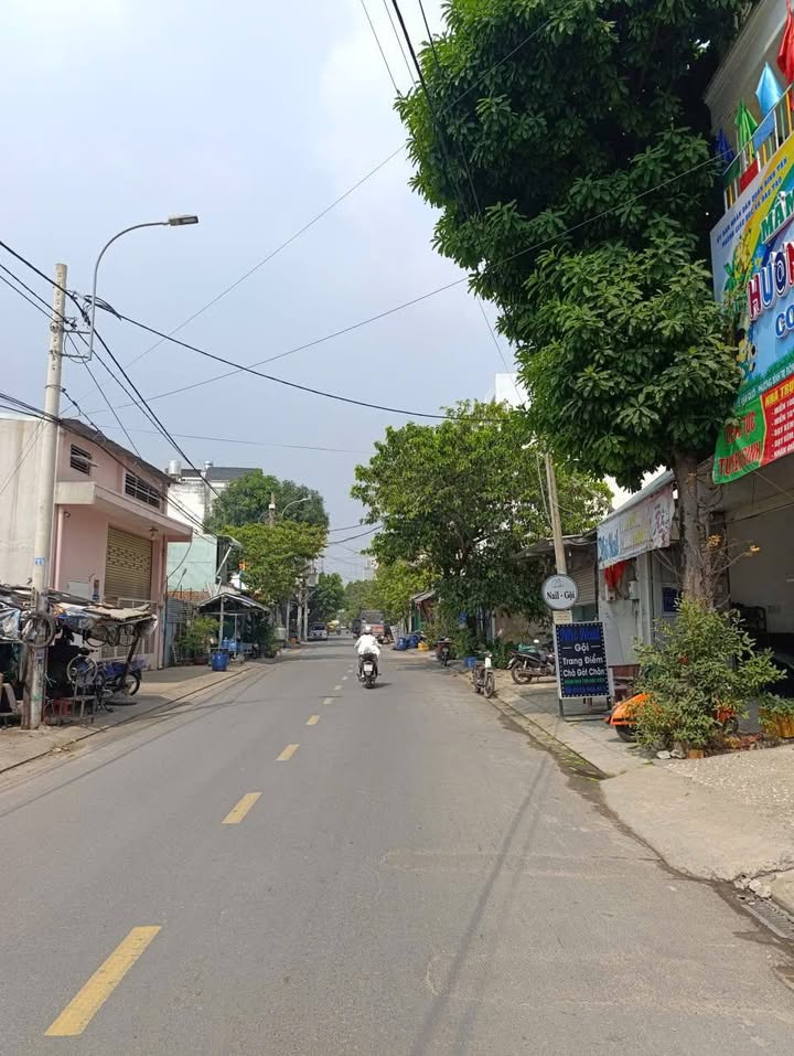 Đất mặt tiền hẻm 413 Lê Văn Quới, Quận Bình Tân, 70m² giá 8.2 tỷ - Đường rộng thông thoáng!