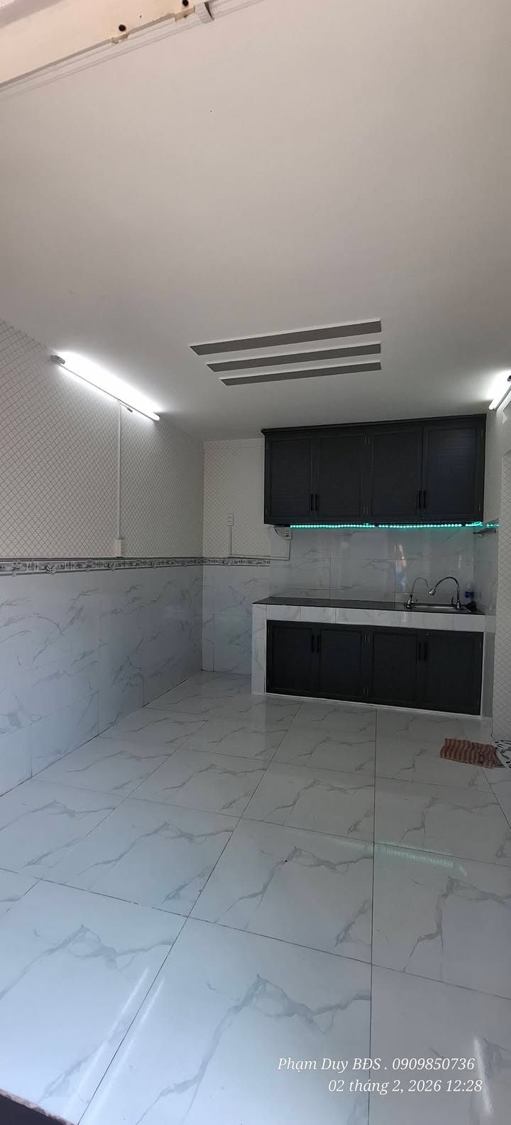 Bán nhà hẻm 2m, đường Số, Quận 7 - 16m² giá 850 triệu - Xe hơi vào tận nơi!