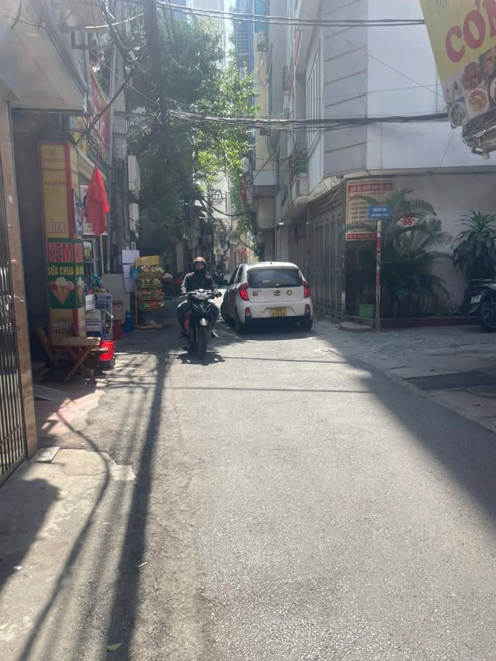 Nhà mặt ngõ 1 Quan Nhân 25m² giá 8 tỷ - Kinh doanh sầm uất!