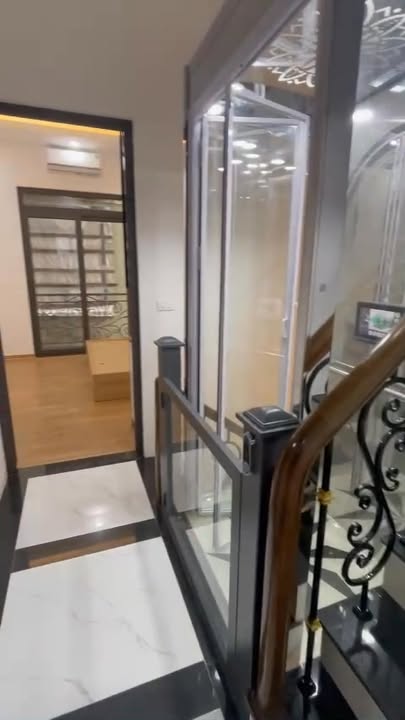 Nhà Phạm Văn Đồng 37m² giá 9 tỷ - Thang máy hiện đại, ô tô tránh 20m!